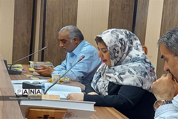 شب شعر مقاومت در اداره آموزش و پرورش شهرستان امیدیه