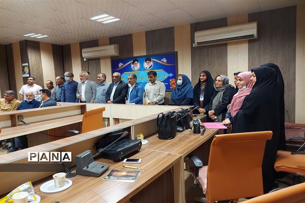 شب شعر مقاومت در اداره آموزش و پرورش شهرستان امیدیه