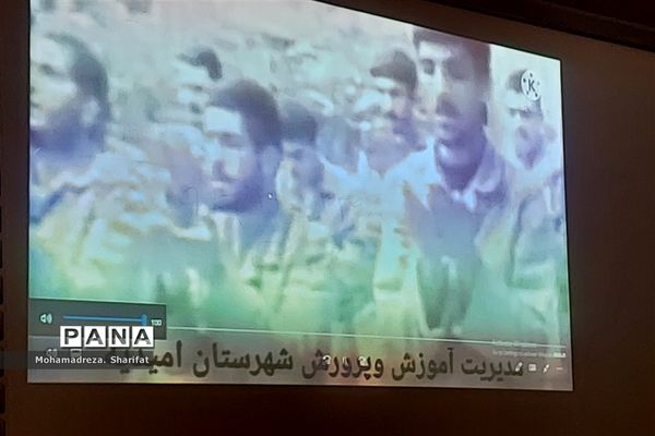 شب شعر مقاومت در اداره آموزش و پرورش شهرستان امیدیه