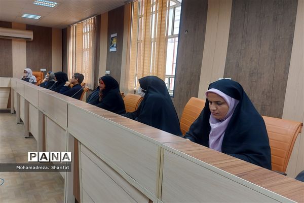 شب شعر مقاومت در اداره آموزش و پرورش شهرستان امیدیه