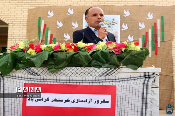 نواختن زنگ مقاومت و ایثار به‌مناسبت سالروز فتح خرمشهر در دبیرستان قاضی شهر گله‌دار