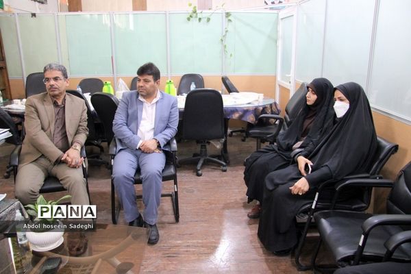 نشست معاون پرورشی و فرهنگی آموزش و پرورش استان بوشهر با کارکنان سازمان دانش‌آموزی