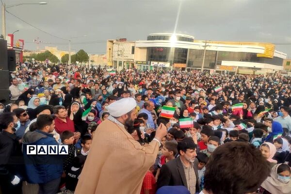 استغاثه چند هزار نفری ده نودی‌های شهرستان گلبهار به امام زمان با همخوانی سرود سلام فرمانده