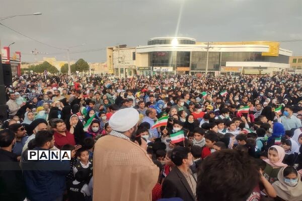 استغاثه چند هزار نفری ده نودی‌های شهرستان گلبهار به امام زمان با همخوانی سرود سلام فرمانده