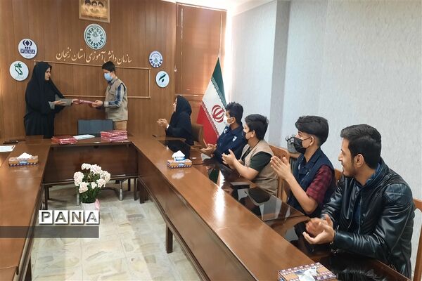 تقدیر از خبرنگار دانش‌آموزان فعال پانا زنجان