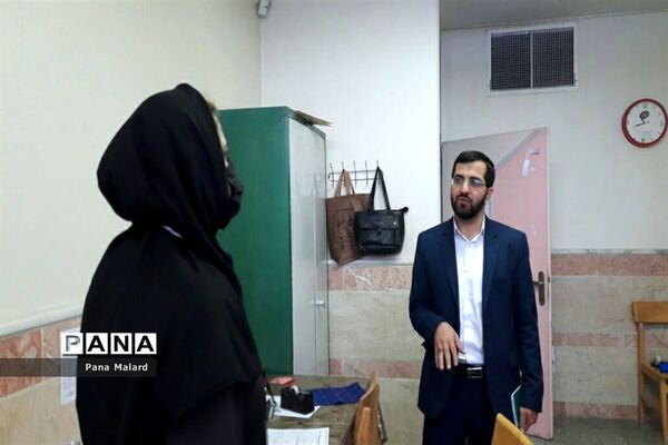 بازدید سرپرست اداره آموزش و پرورش ملارد از حوزه‌های امتحان نهایی