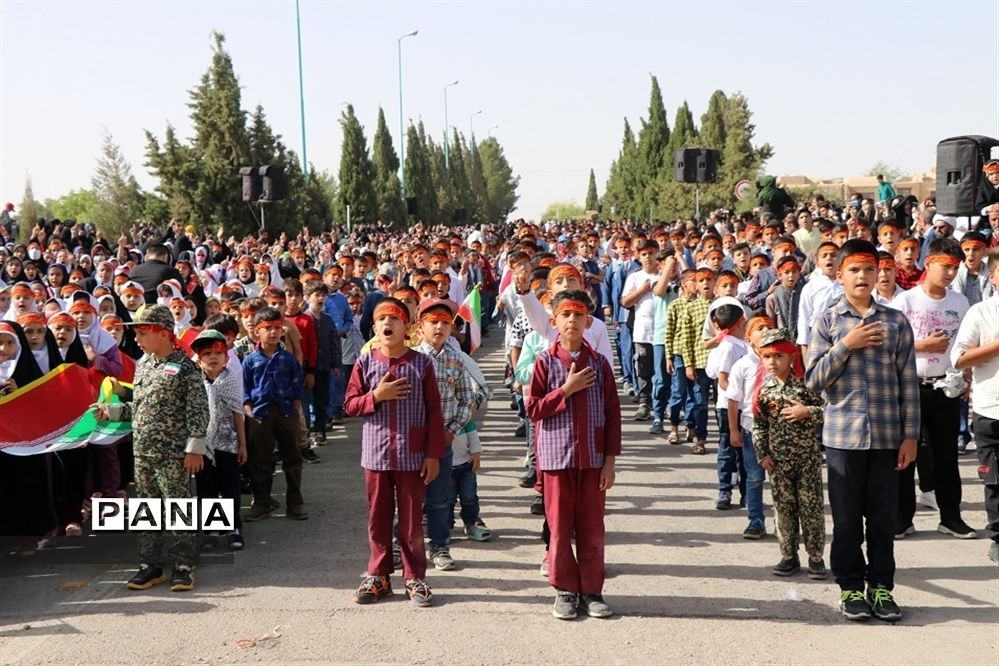 پویش سلام فرمانده با حضور دهه نودی‌های ابرکوه