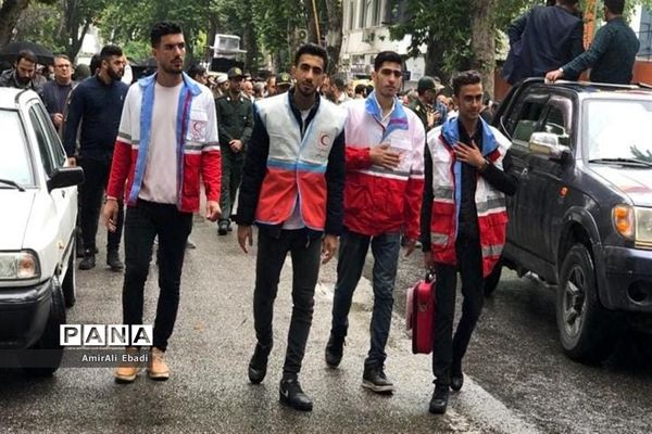 حضور جوانان هلال احمر ساری در مراسم تشییع پیکر شهید گمنام