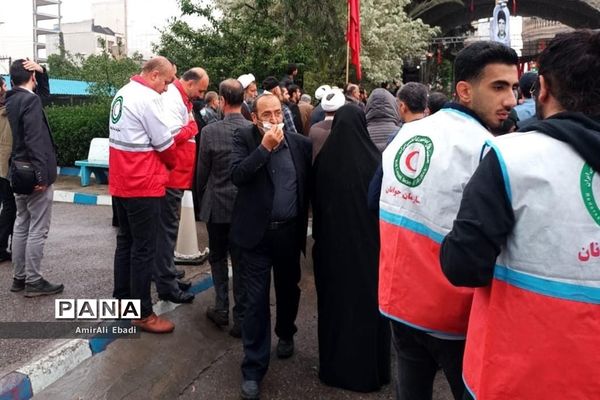 حضور جوانان هلال احمر ساری در مراسم تشییع پیکر شهید گمنام