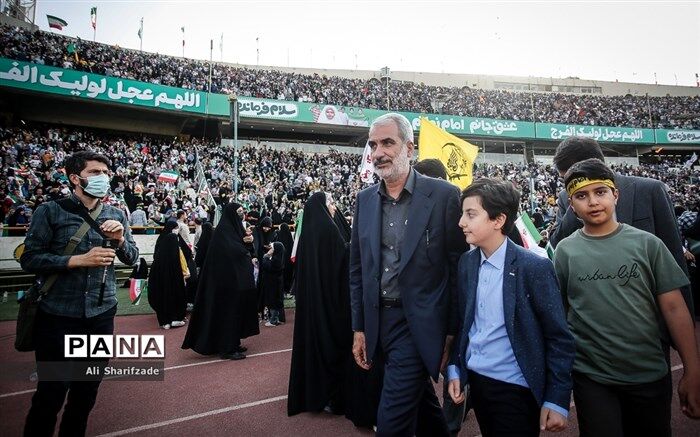 حضور وزیر آموزش و پرورش در اجتماع «سلام فرمانده» در ورزشگاه آزادی