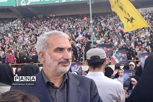 تجلی اقتدار با اجرای سرود سلام فرمانده  توسط سربازان دهه نودی
