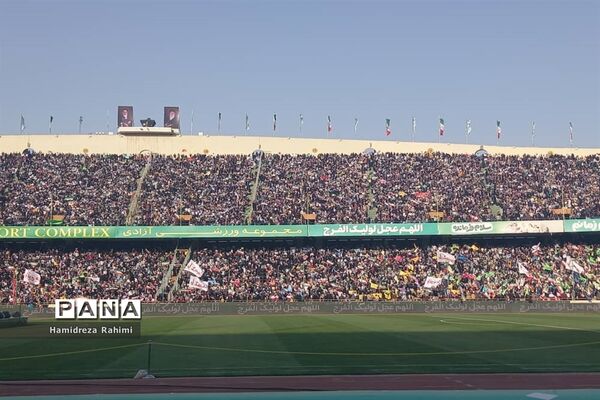 تجلی اقتدار با اجرای سرود سلام فرمانده  توسط سربازان دهه نودی