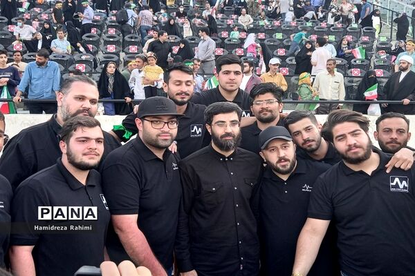 تجلی اقتدار با اجرای سرود سلام فرمانده  توسط سربازان دهه نودی