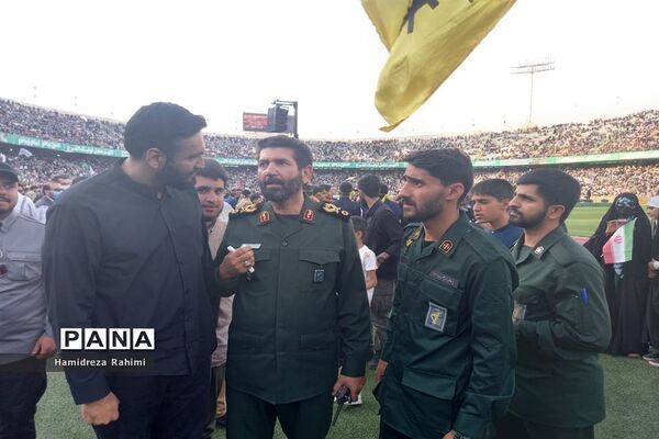 تجلی اقتدار با اجرای سرود سلام فرمانده  توسط سربازان دهه نودی