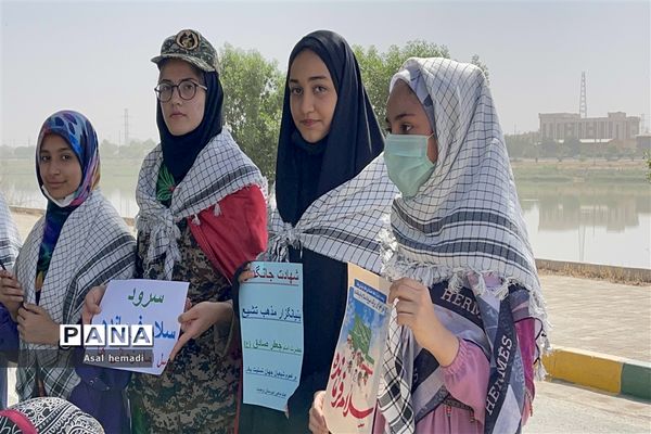 اجرای سرود سلام فرمانده در راهپیمایی خانوادگی پیشتازان دبیرستان وحدت ناحیه یک اهواز