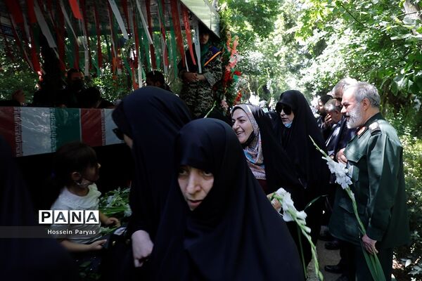 آیین تشییع دو شهید گمنام دانش‌آموز در اردوگاه شهید باهنر تهران