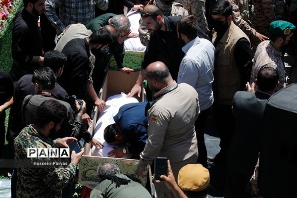 آیین تشییع دو شهید گمنام دانش‌آموز در اردوگاه شهید باهنر تهران