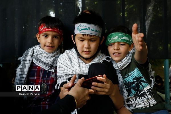 آیین تشییع دو شهید گمنام دانش‌آموز در اردوگاه شهید باهنر تهران