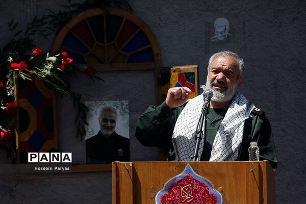 آیین تشییع دو شهید گمنام دانش‌آموز در اردوگاه شهید باهنر تهران