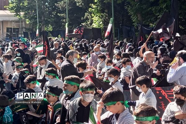 آیین تشیع و تدفین دو شهید دانش‌آموز گمنام دفاع مقدس