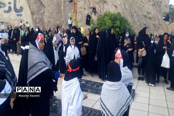 طنین نوای «سلام فرمانده» در گلزار شهدای داراب