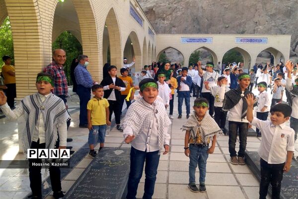 طنین نوای «سلام فرمانده» در گلزار شهدای داراب