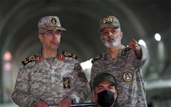 بازدید سرلشکر باقری از پایگاه سری پهپادی ارتش