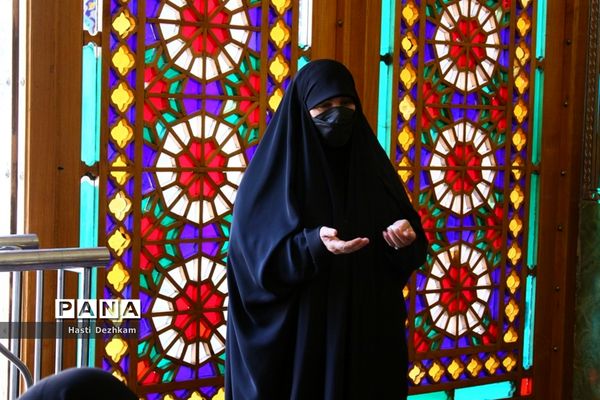 مراسم غبارروبی حرم مطهر حضرت شاهچراغ (ع) توسط دانش‌آموزان پیشتاز سازمان دانش‌آموزی