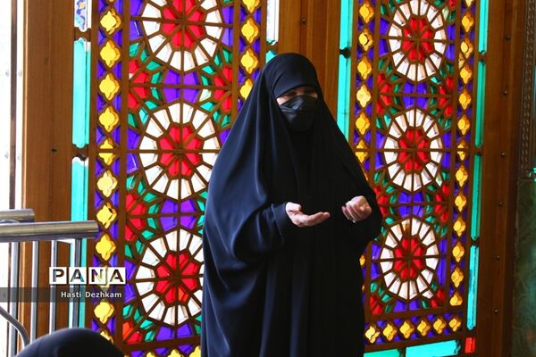 مراسم غبارروبی حرم مطهر حضرت شاهچراغ (ع) توسط دانش‌آموزان پیشتاز سازمان دانش‌آموزی