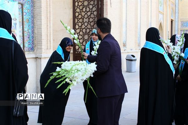 مراسم غبارروبی حرم مطهر حضرت شاهچراغ (ع) توسط دانش‌آموزان پیشتاز سازمان دانش‌آموزی