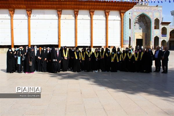 مراسم غبارروبی حرم مطهر حضرت شاهچراغ (ع) توسط دانش‌آموزان پیشتاز سازمان دانش‌آموزی