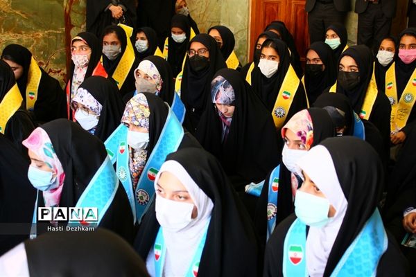 مراسم غبارروبی حرم مطهر حضرت شاهچراغ (ع) توسط دانش‌آموزان پیشتاز سازمان دانش‌آموزی