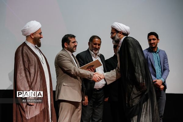 اختتامیه اولین جشنواره شکوه جمعه (عکس و شعر نمازجمعه)