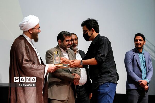 اختتامیه اولین جشنواره شکوه جمعه (عکس و شعر نمازجمعه)