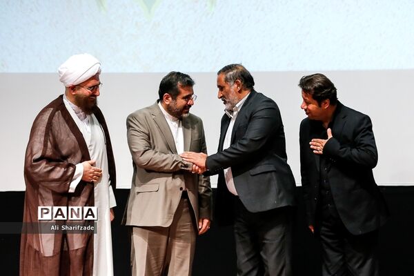 اختتامیه اولین جشنواره شکوه جمعه (عکس و شعر نمازجمعه)