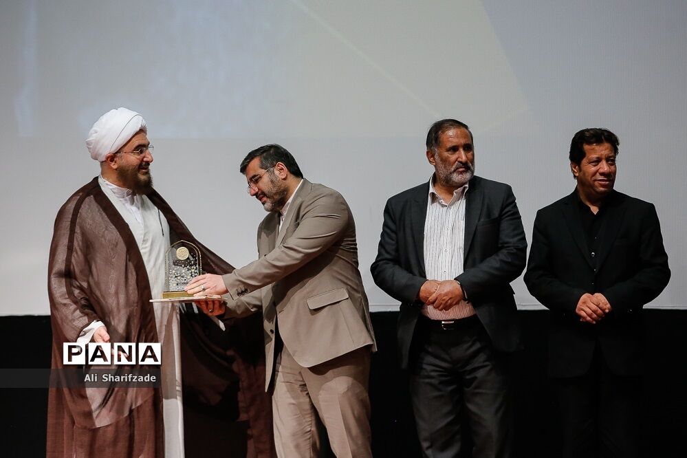 اختتامیه اولین جشنواره شکوه جمعه (عکس و شعر نمازجمعه)