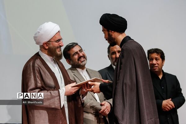 اختتامیه اولین جشنواره شکوه جمعه (عکس و شعر نمازجمعه)
