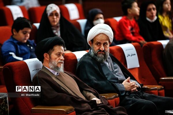 اختتامیه اولین جشنواره شکوه جمعه (عکس و شعر نمازجمعه)