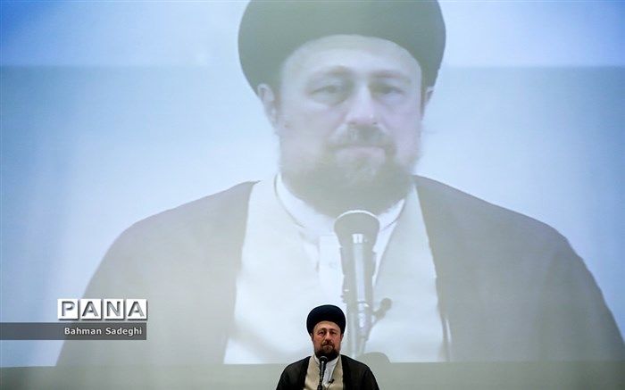 ‌حضرت امام (ره) نماد تلاقی دینداری، استقلال و آزادی هستند