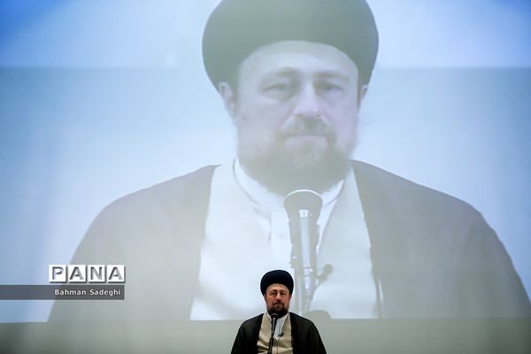 دیدار اعضای ستاد مرکزی سالگرد بزرگداشت حضرت امام خمینی (س) با حجت الاسلام  سید حسن خمینی