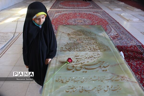 نشست بصیرتی جهاد تبیین درحرم امام خمینی(ره)