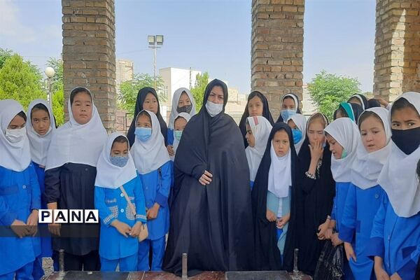 اجرای سرود سلام فرمانده در گلزار شهدای جوادآباد