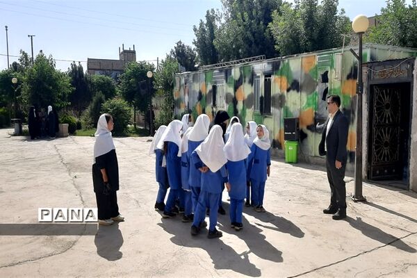 اجرای سرود سلام فرمانده در گلزار شهدای جوادآباد