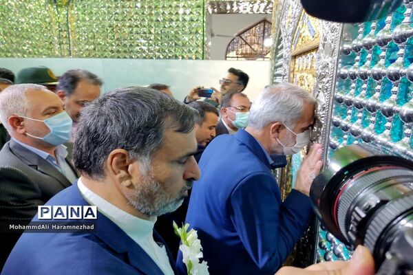 ادای احترام و آیین غبارروبی مزارشهدا در سفر استانی وزیر آموزش و‌ پرورش به خراسان شمالی