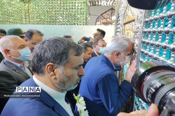 ادای احترام و آیین غبارروبی مزارشهدا در سفر استانی وزیر آموزش و‌ پرورش به خراسان شمالی