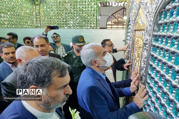 ادای احترام و آیین غبارروبی مزارشهدا در سفر استانی وزیر آموزش و‌ پرورش به خراسان شمالی