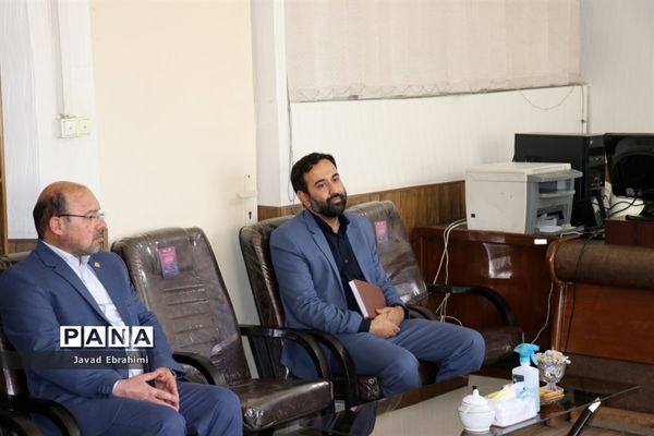 نشست هم‌اندیشی  مسئولین سازمان دانش‌آموزی قطب شهید کلاهدوز با مدیر سازمان دانش‌آموزی استان