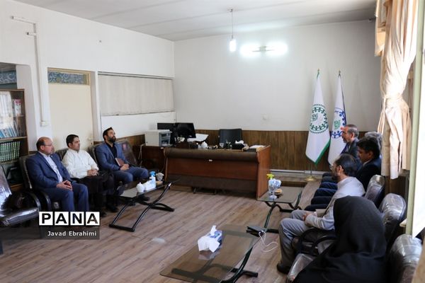 نشست هم‌اندیشی  مسئولین سازمان دانش‌آموزی قطب شهید کلاهدوز با مدیر سازمان دانش‌آموزی استان