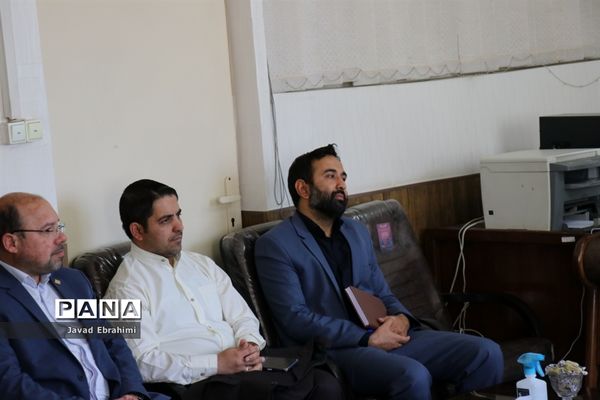 نشست هم‌اندیشی  مسئولین سازمان دانش‌آموزی قطب شهید کلاهدوز با مدیر سازمان دانش‌آموزی استان