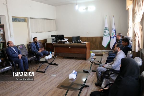 نشست هم‌اندیشی  مسئولین سازمان دانش‌آموزی قطب شهید کلاهدوز با مدیر سازمان دانش‌آموزی استان